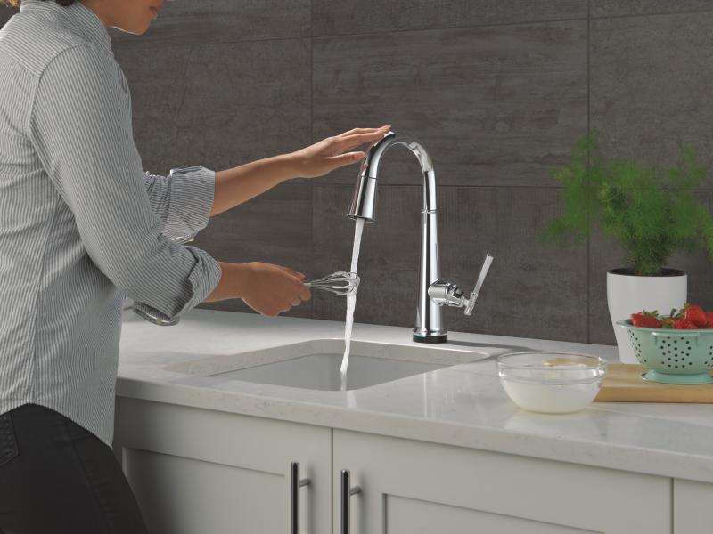 DELTA Emmeline Touch2O Bar / Prep Faucet with Touchless Technology — Lumicoat® Chrome