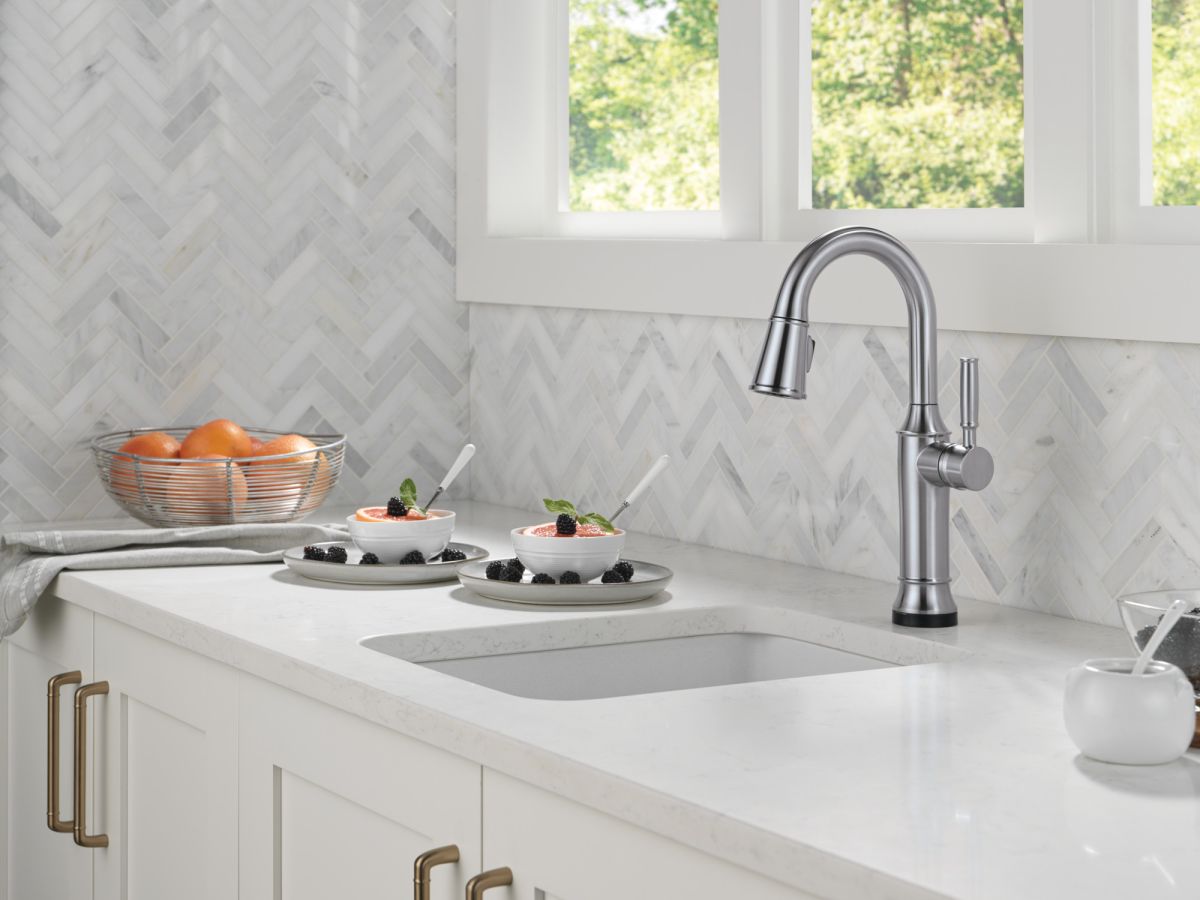 DELTA Renaldi Touch2O Bar / Prep Faucet with Touchless Technology — Lumicoat® Arctic Stainless