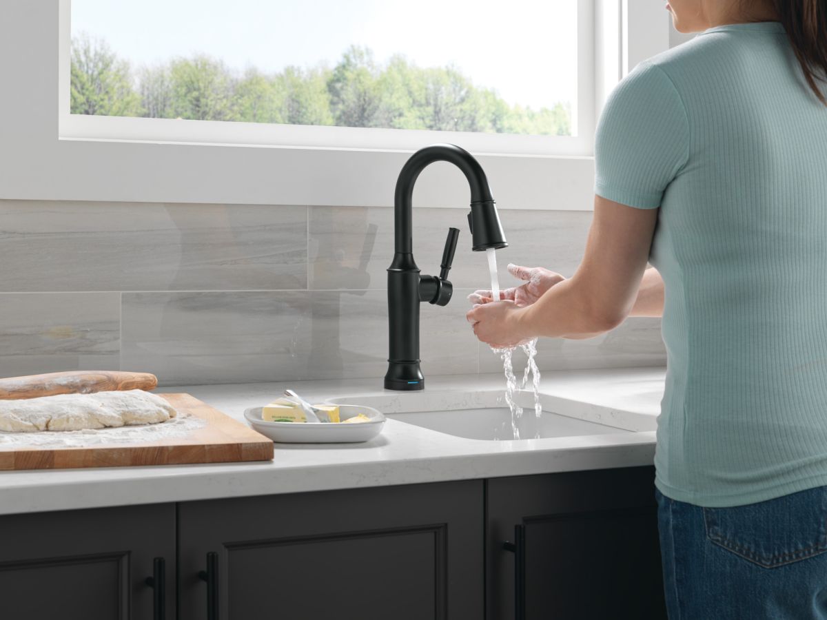 DELTA Renaldi Touch2O Bar / Prep Faucet with Touchless Technology — Matte Black