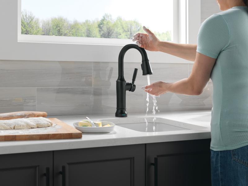 DELTA Renaldi Touch2O Bar / Prep Faucet with Touchless Technology — Matte Black