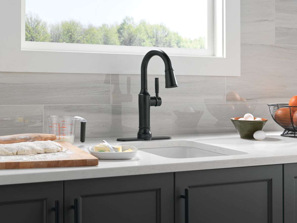 DELTA Renaldi Touch2O Bar / Prep Faucet with Touchless Technology — Matte Black