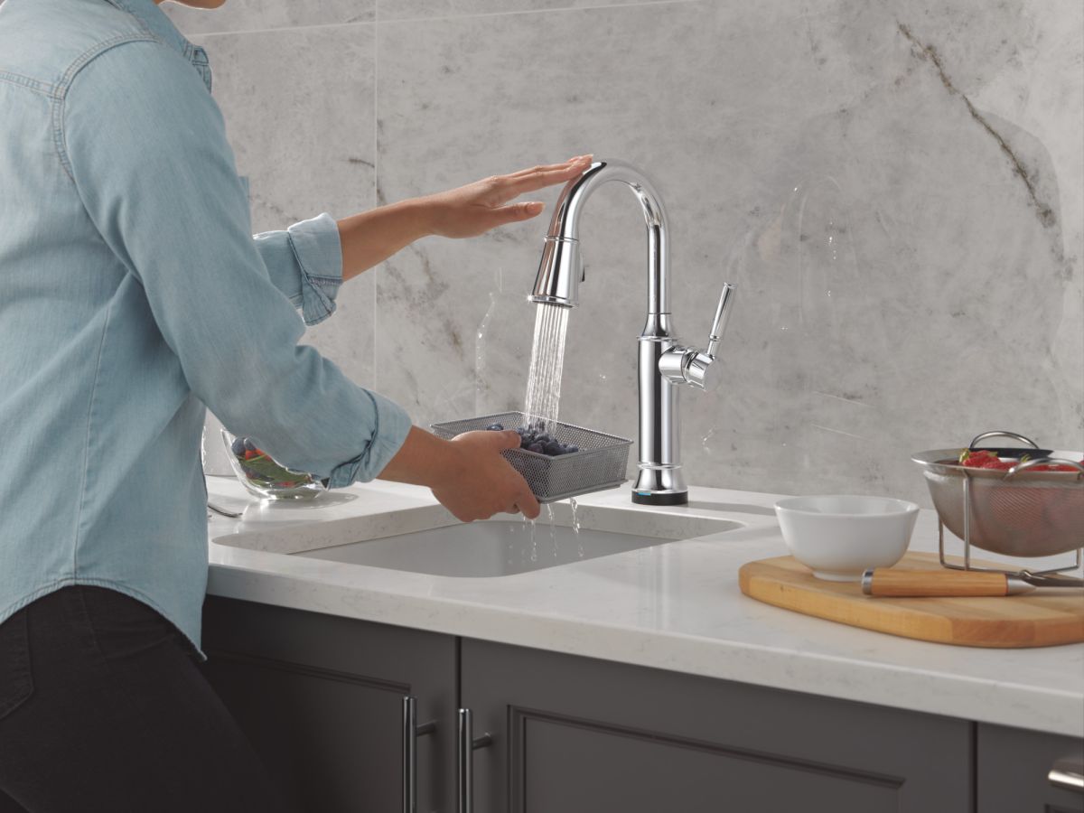 DELTA Renaldi Touch2O Bar / Prep Faucet with Touchless Technology — Lumicoat® Chrome