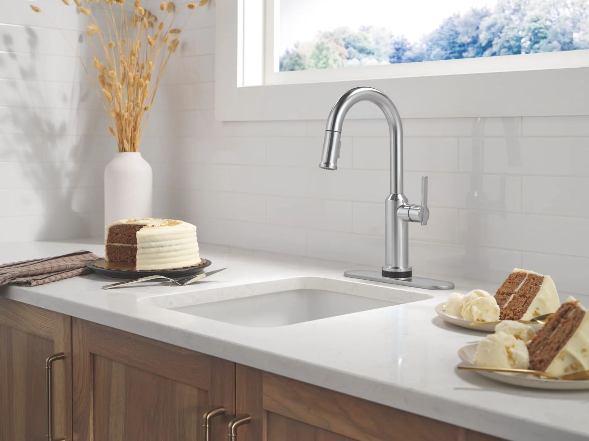 DELTA Cordova Touch2O Bar / Prep Faucet with Touchless Technology — Lumicoat® Arctic Stainless