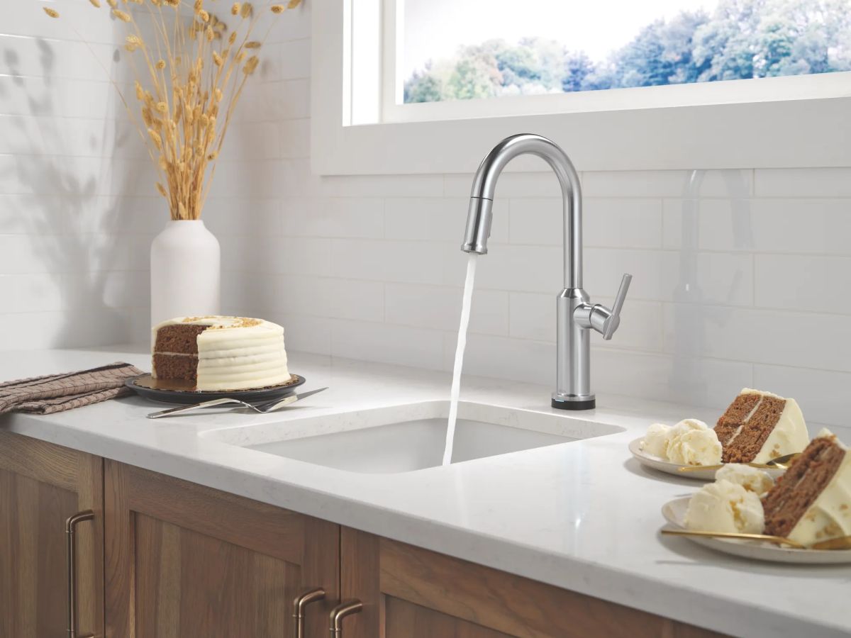 DELTA Cordova Touch2O Bar / Prep Faucet with Touchless Technology — Lumicoat® Arctic Stainless