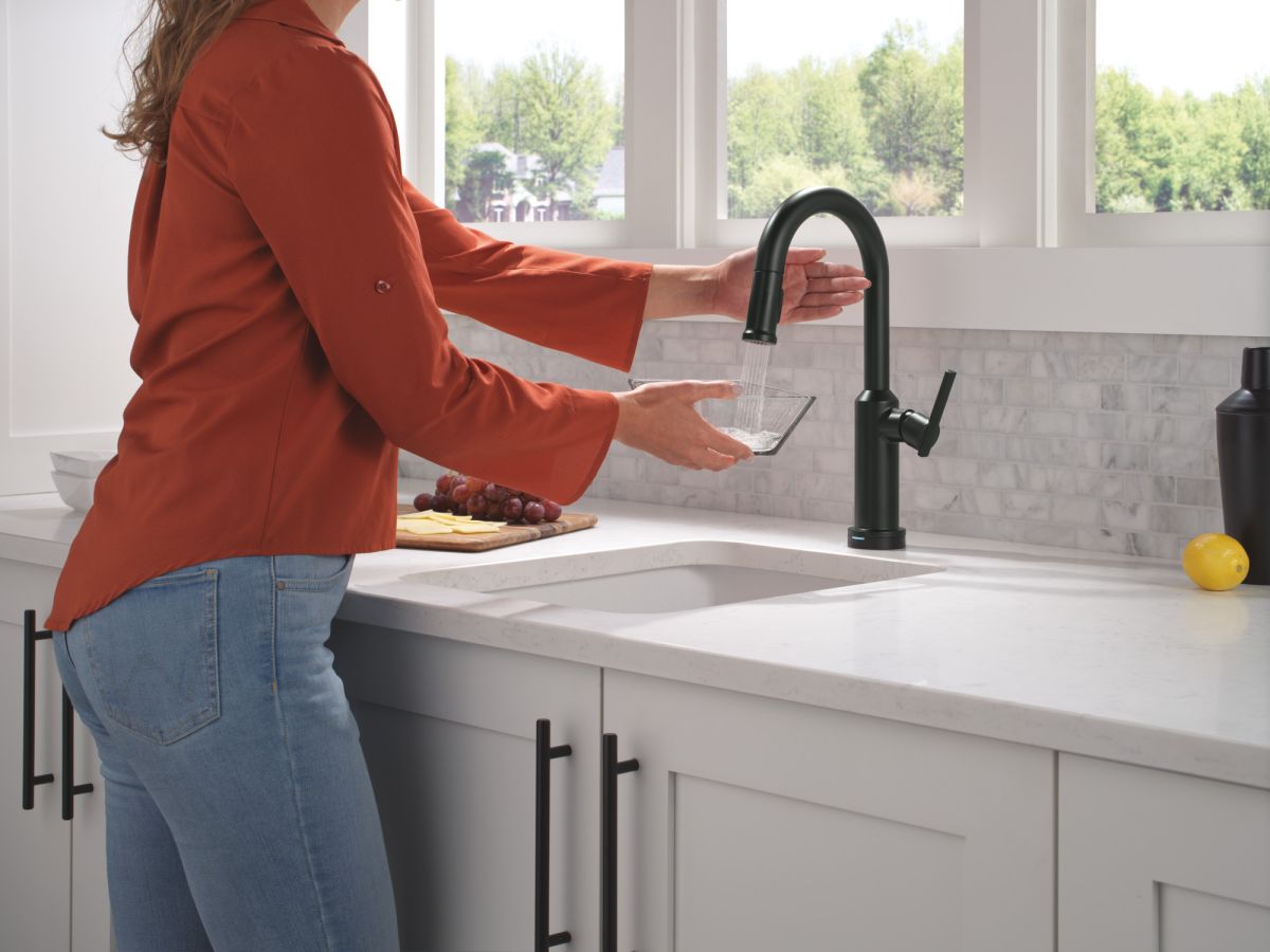 DELTA Cordova Touch2O Bar / Prep Faucet with Touchless Technology — Matte Black