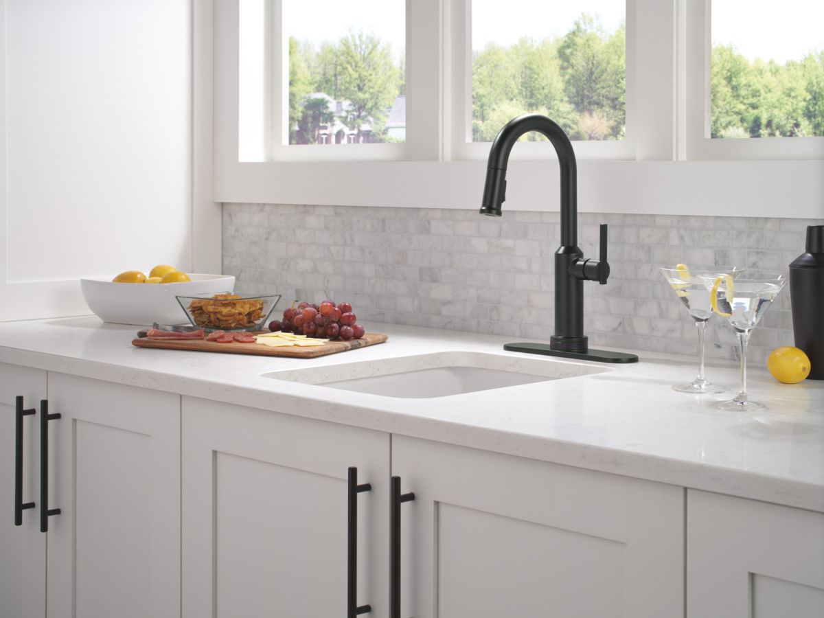 DELTA Cordova Touch2O Bar / Prep Faucet with Touchless Technology — Matte Black