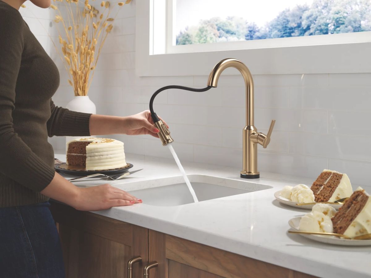 DELTA Cordova Touch2O Bar / Prep Faucet with Touchless Technology — Lumicoat® Champagne Bronze
