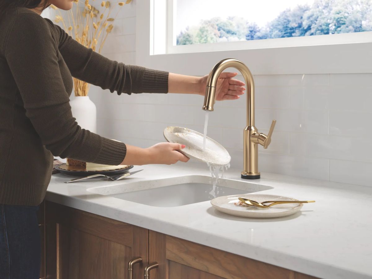 DELTA Cordova Touch2O Bar / Prep Faucet with Touchless Technology — Lumicoat® Champagne Bronze