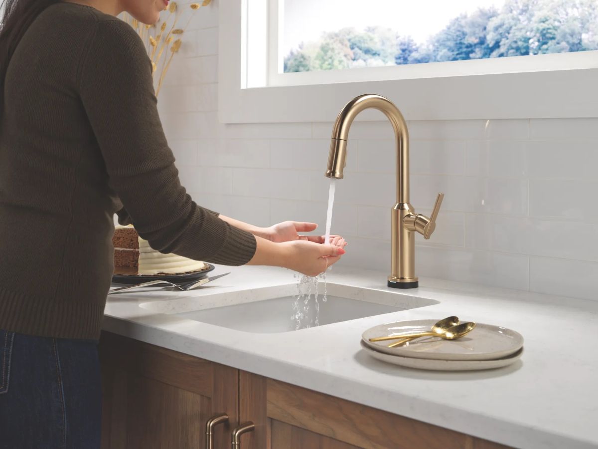DELTA Cordova Touch2O Bar / Prep Faucet with Touchless Technology — Lumicoat® Champagne Bronze
