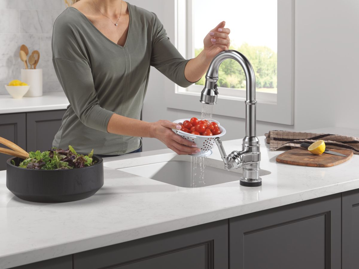 DELTA Broderick Touch2O Bar / Prep Faucet with Touchless Technology — Arctic Stainless