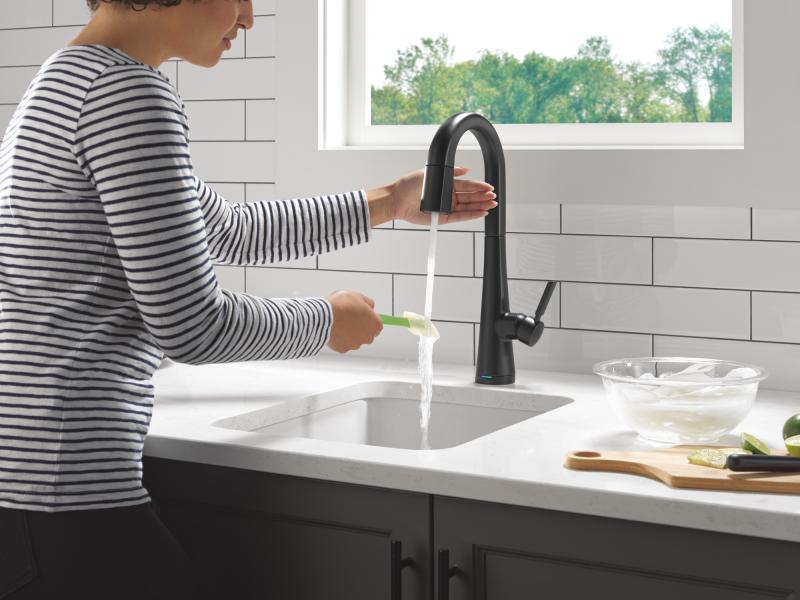 DELTA Monrovia Touch2O Bar / Prep Faucet with Touchless Technology — Matte Black