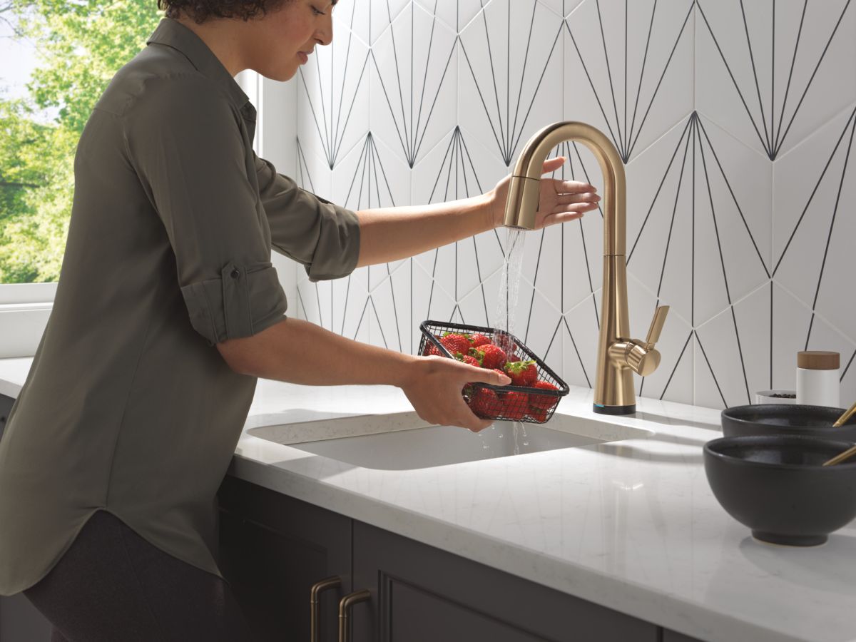 DELTA Monrovia Touch2O Bar / Prep Faucet with Touchless Technology — Lumicoat® Champagne Bronze