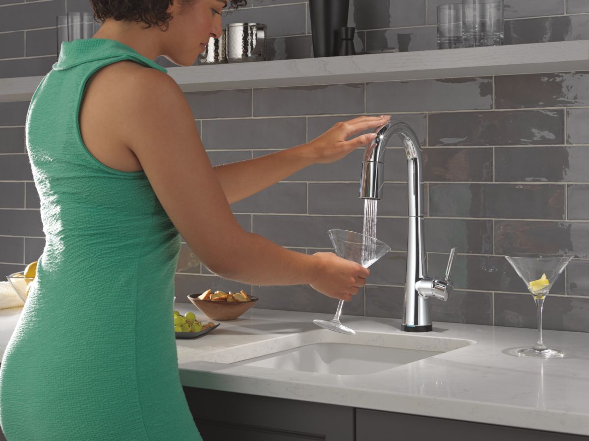 DELTA Monrovia Touch2O Bar / Prep Faucet with Touchless Technology — Lumicoat® Chrome