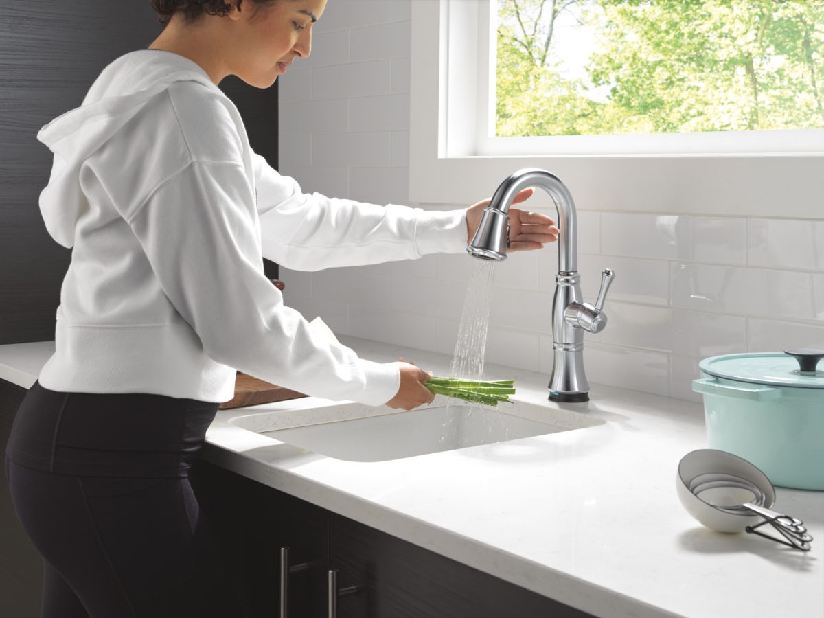 DELTA Cassidy Touch2O Bar / Prep Faucet with Touchless Technology — Lumicoat® Arctic Stainless