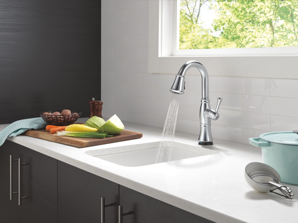DELTA Cassidy Touch2O Bar / Prep Faucet with Touchless Technology — Lumicoat® Arctic Stainless