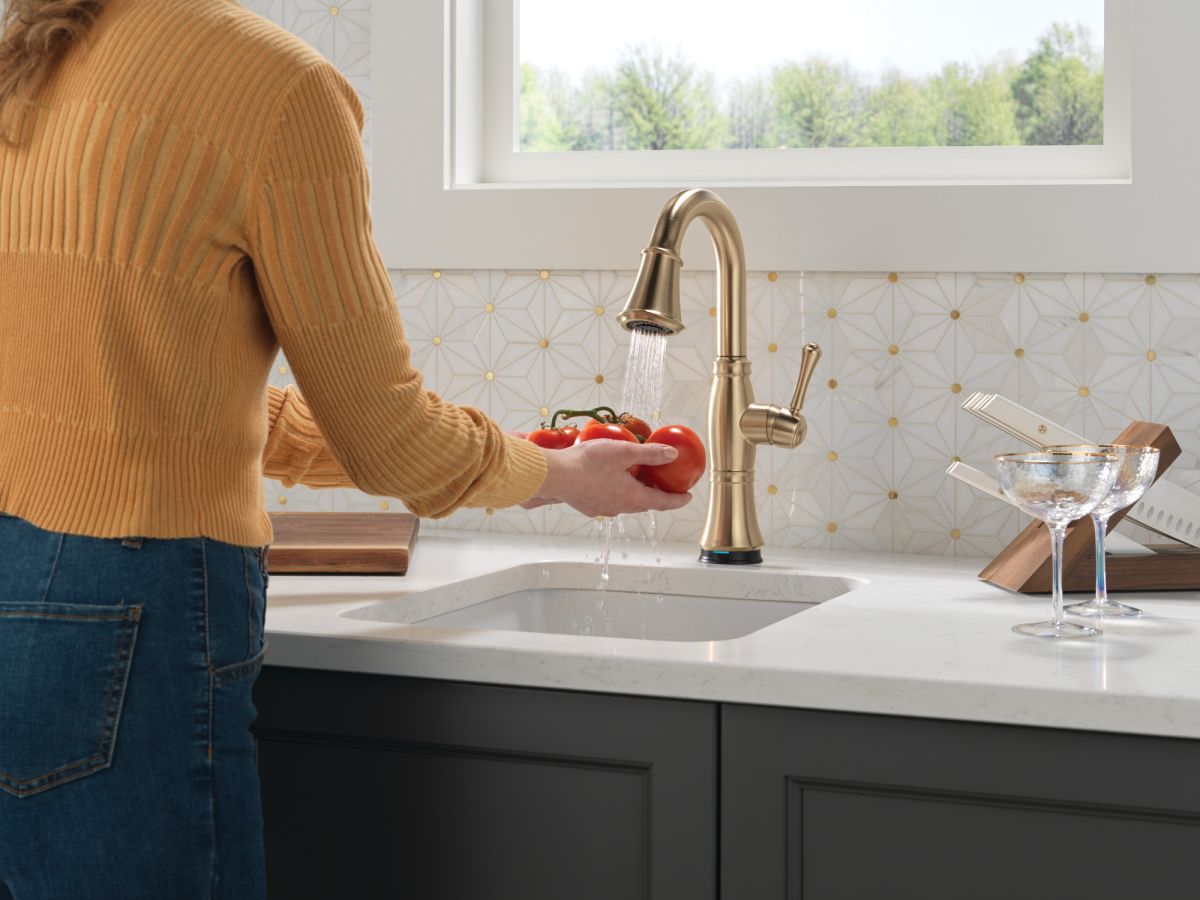 DELTA Cassidy Touch2O Bar / Prep Faucet with Touchless Technology — Lumicoat® Champagne Bronze