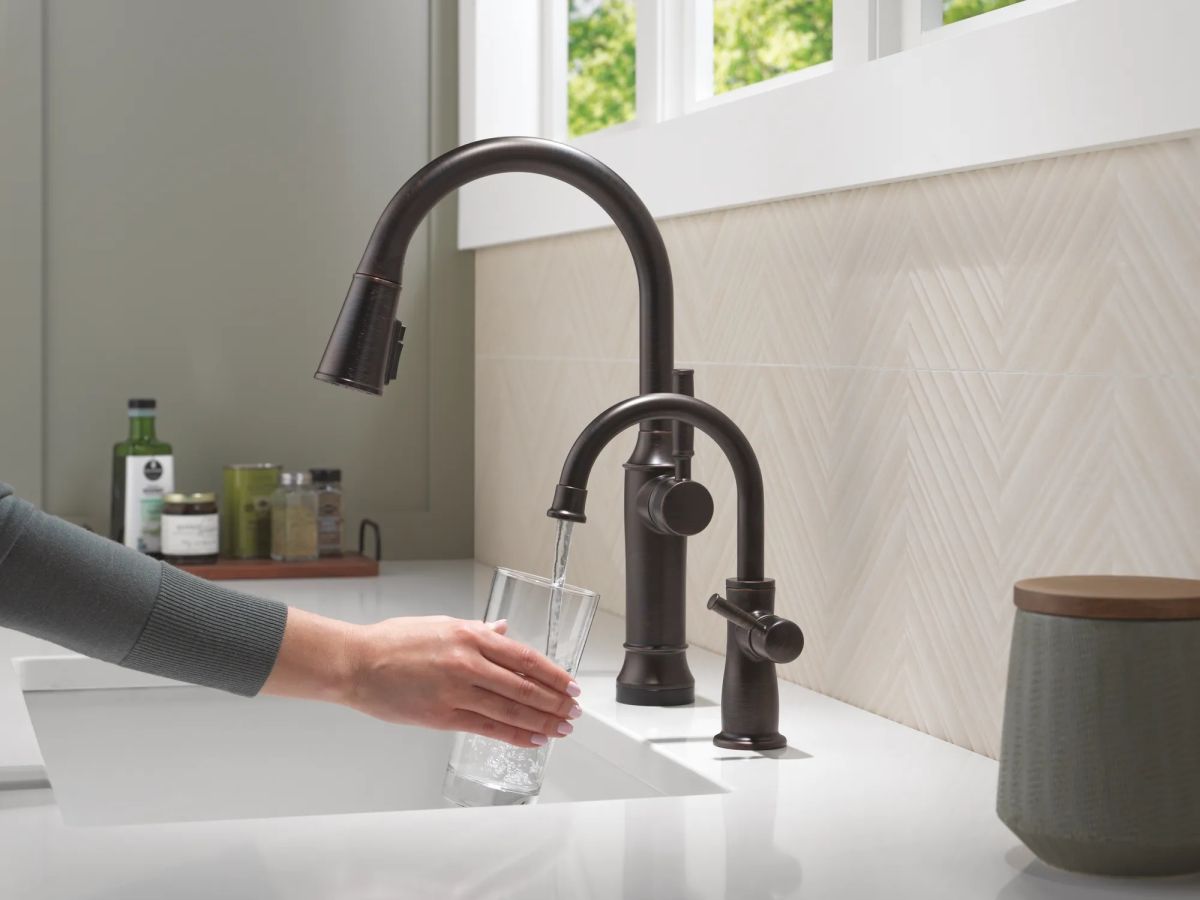 DELTA Renaldi Touch2O Technology Kitchen Faucet with Touchless Technology — Venetian Bronze