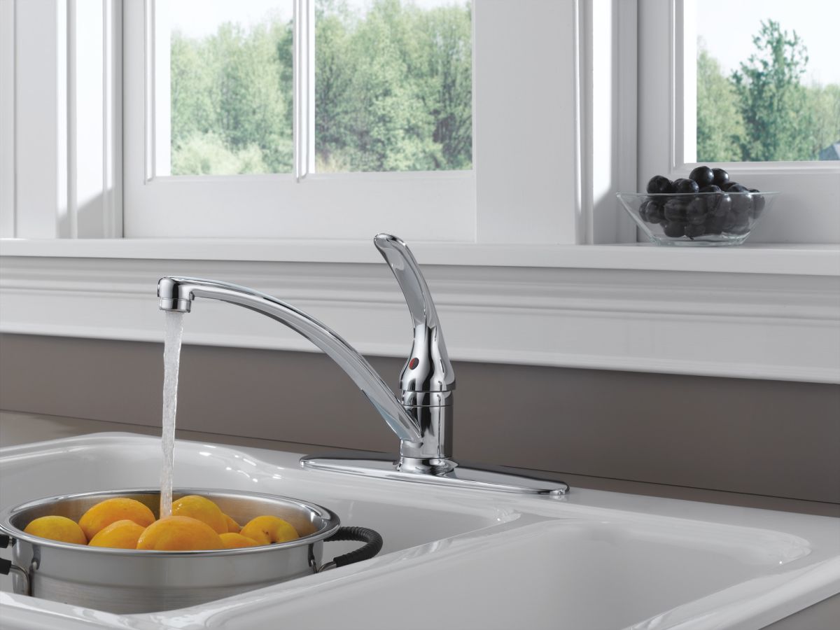 DELTA Foundations Single Handle Kitchen Faucet — Chrome