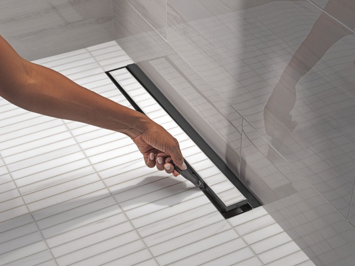 DELTA 24" Linear Shower Drain Wall Edge — Matte Black