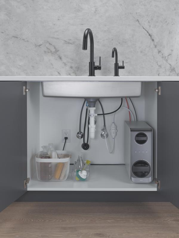 DELTA Trinsic Single Handle Pull-Down Kitchen Faucet — Matte Black