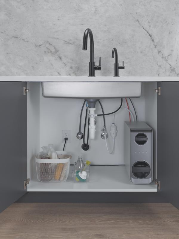 DELTA Trinsic Single Handle Pull-Down Kitchen Faucet — Matte Black