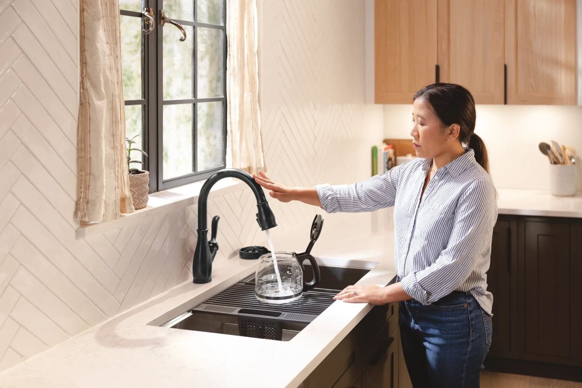 DELTA Other Metal Glass Rinser — Matte Black