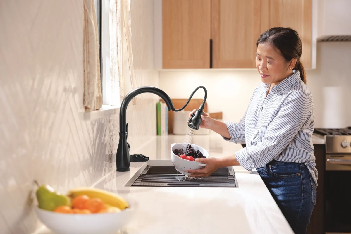 DELTA Other Metal Glass Rinser — Matte Black