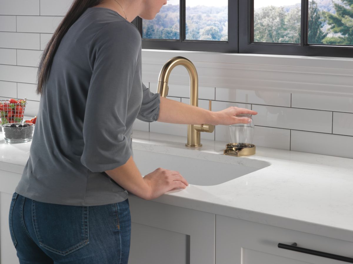 DELTA Trinsic Single Handle Pull-Down Bar / Prep Faucet — Champagne Bronze