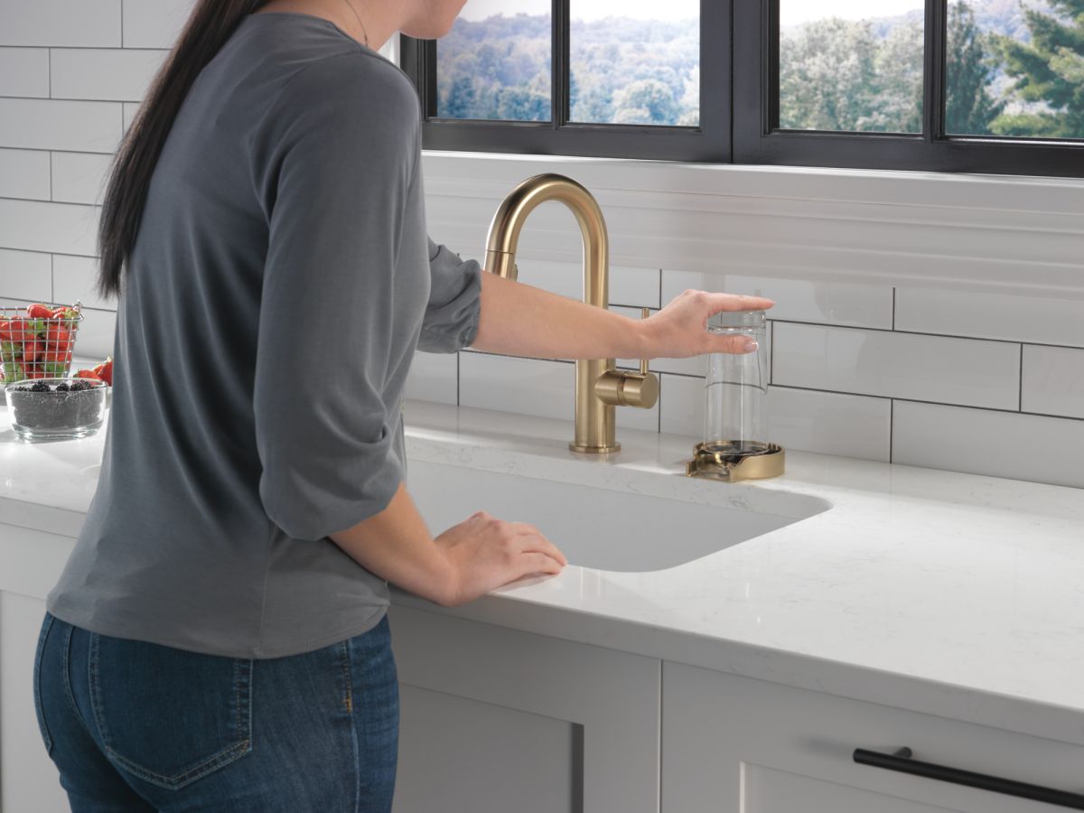 DELTA Trinsic Single Handle Pull-Down Bar / Prep Faucet — Champagne Bronze