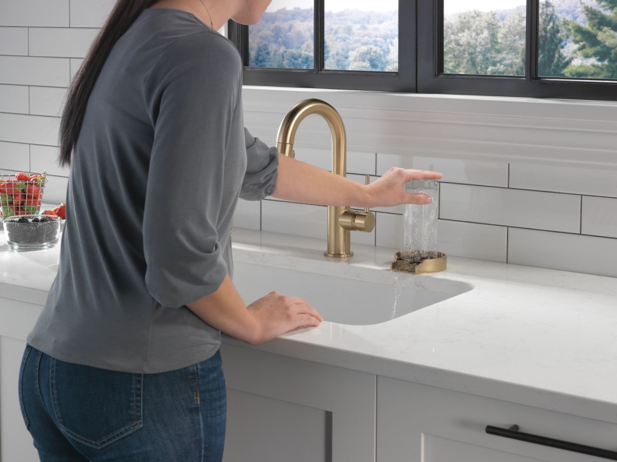 DELTA Trinsic Single Handle Pull-Down Bar / Prep Faucet — Champagne Bronze