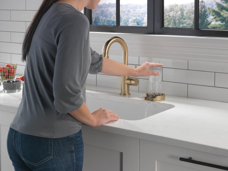 DELTA Trinsic Single Handle Pull-Down Bar / Prep Faucet — Champagne Bronze