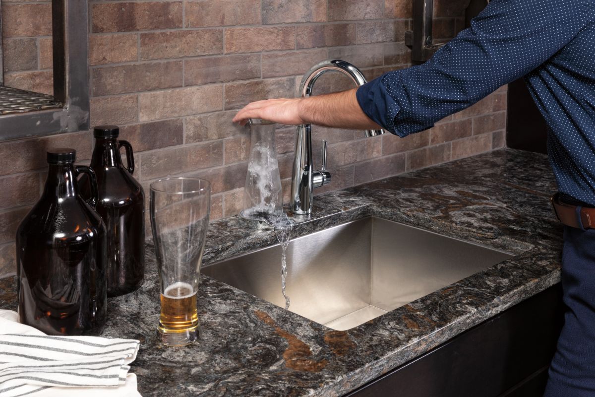 DELTA Other Metal Glass Rinser — Chrome