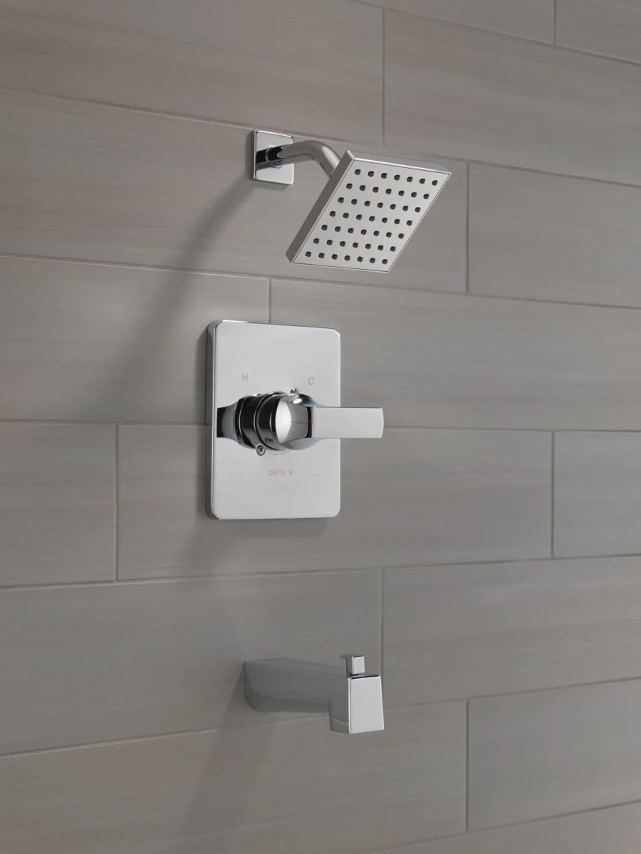 DELTA Velum Monitor 14 Series Tub & Shower — Chrome