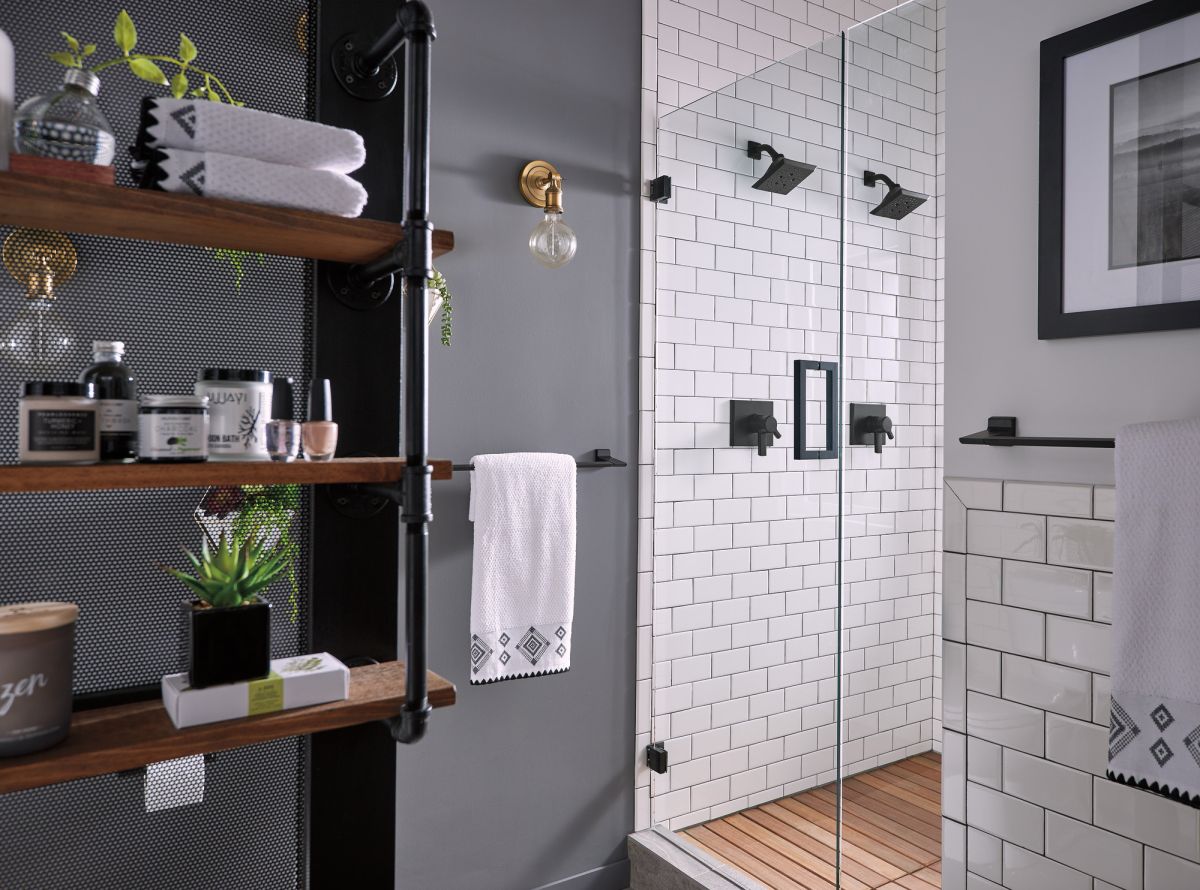 DELTA Pivotal 24" Towel Bar — Matte Black