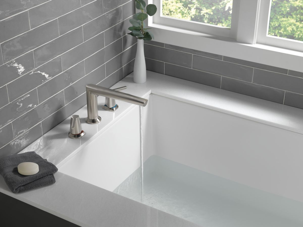 DELTA Galeon 3-Hole Roman Tub Trim — Lumicoat® Stainless