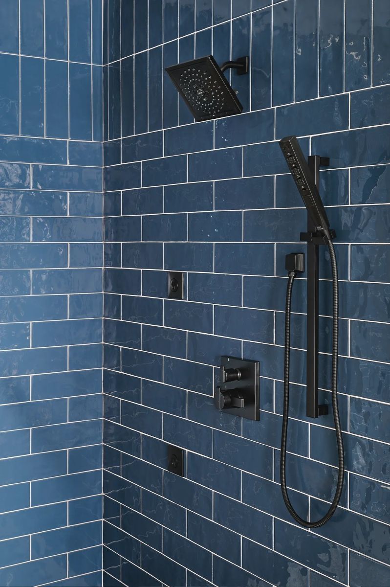 DELTA Universal Showering Components H2OKINETIC Hand Shower 1.75 GPM w/Slide Bar 4S — Matte Black