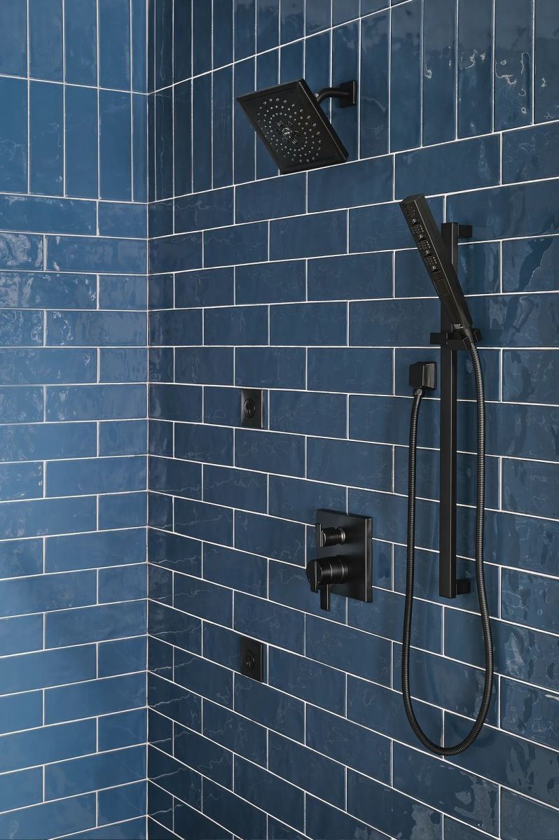 DELTA Universal Showering Components H2OKINETIC Hand Shower 1.75 GPM w/Slide Bar 4S — Matte Black