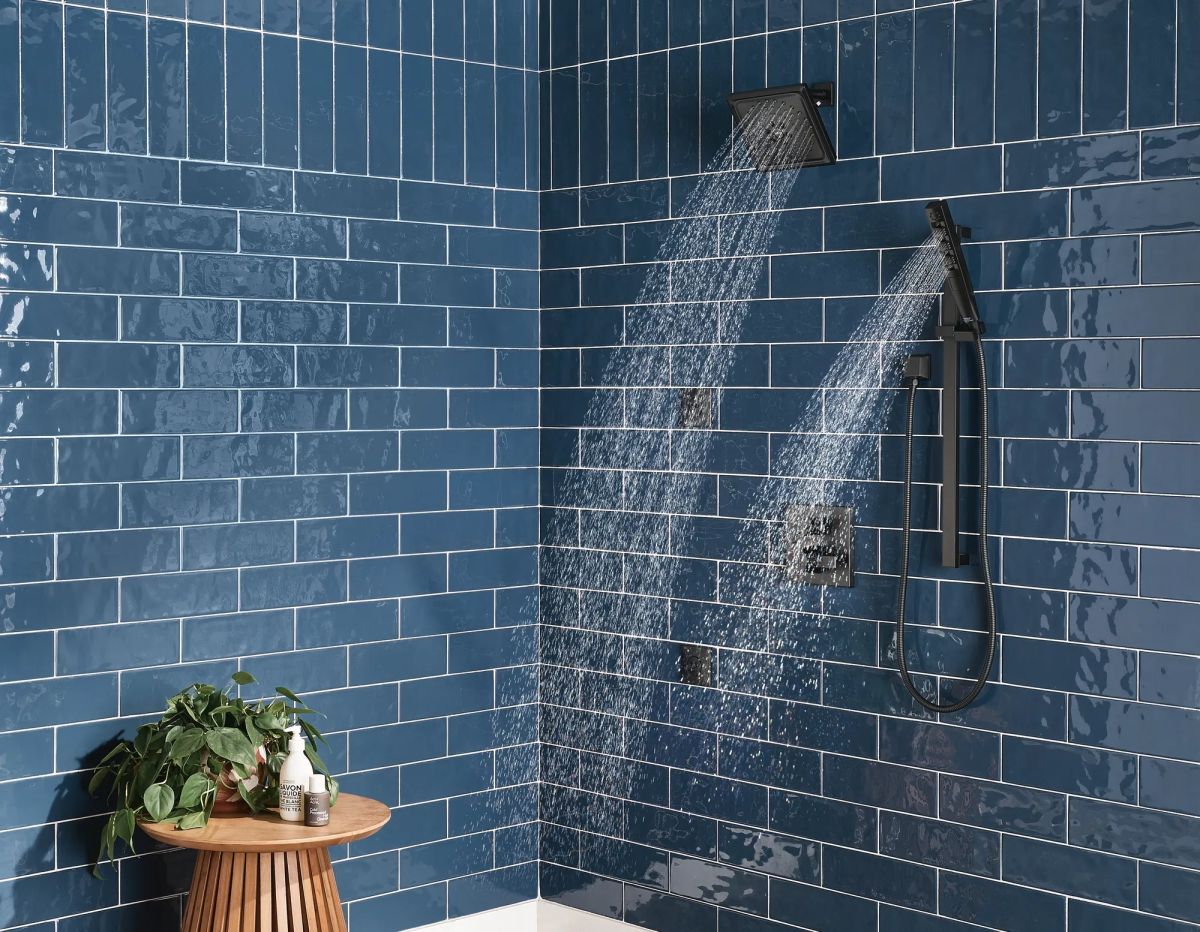 DELTA Universal Showering Components H2OKINETIC Hand Shower 1.75 GPM w/Slide Bar 4S — Matte Black