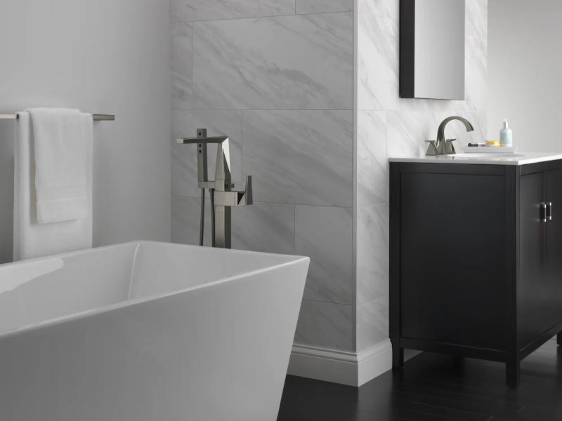 DELTA Trillian 30" Towel Bar — Black Stainless