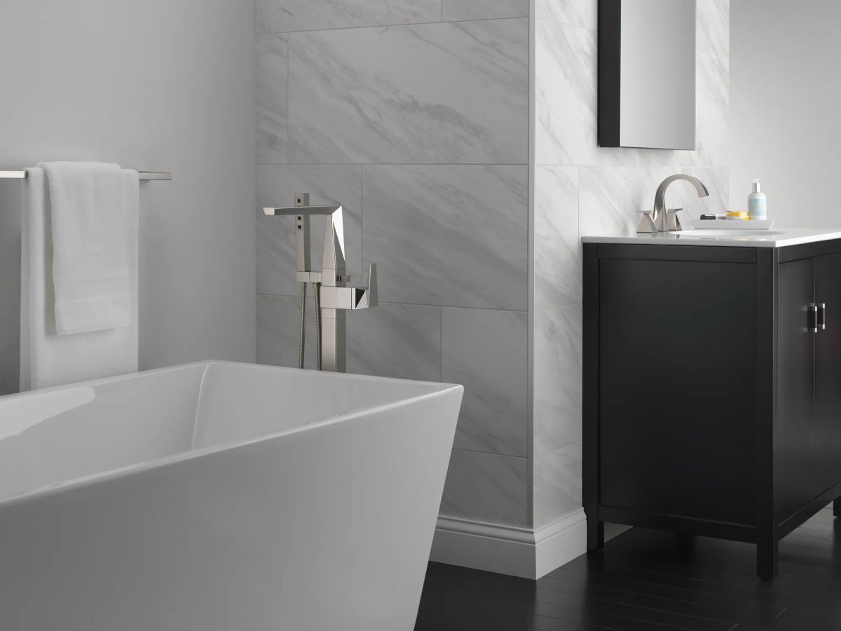 DELTA Trillian 30" Towel Bar — Stainless