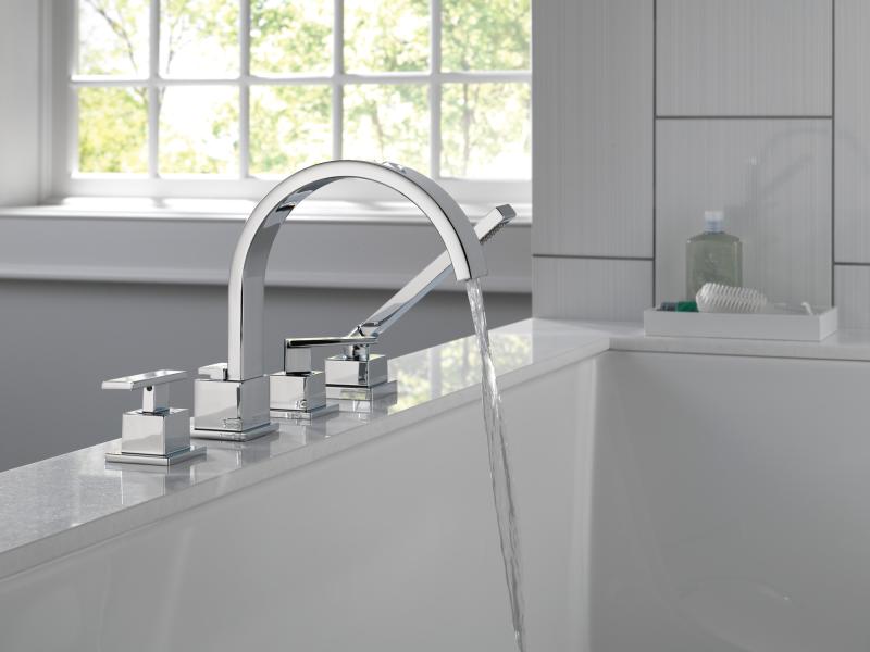 DELTA Vero Roman Tub Trim with Hand Shower — Chrome