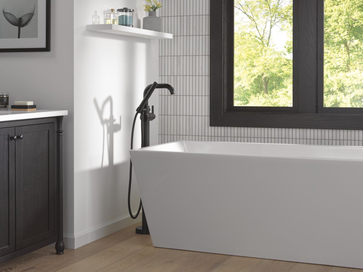 DELTA Trinsic Floor Mount Tub Filler — Matte Black