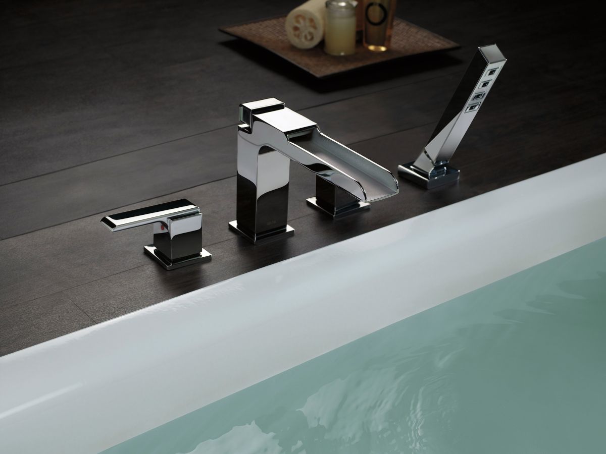 DELTA Ara Channel Roman Tub With Hand Shower Trim — Chrome