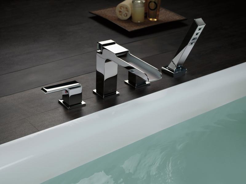 DELTA Ara Channel Roman Tub With Hand Shower Trim — Chrome