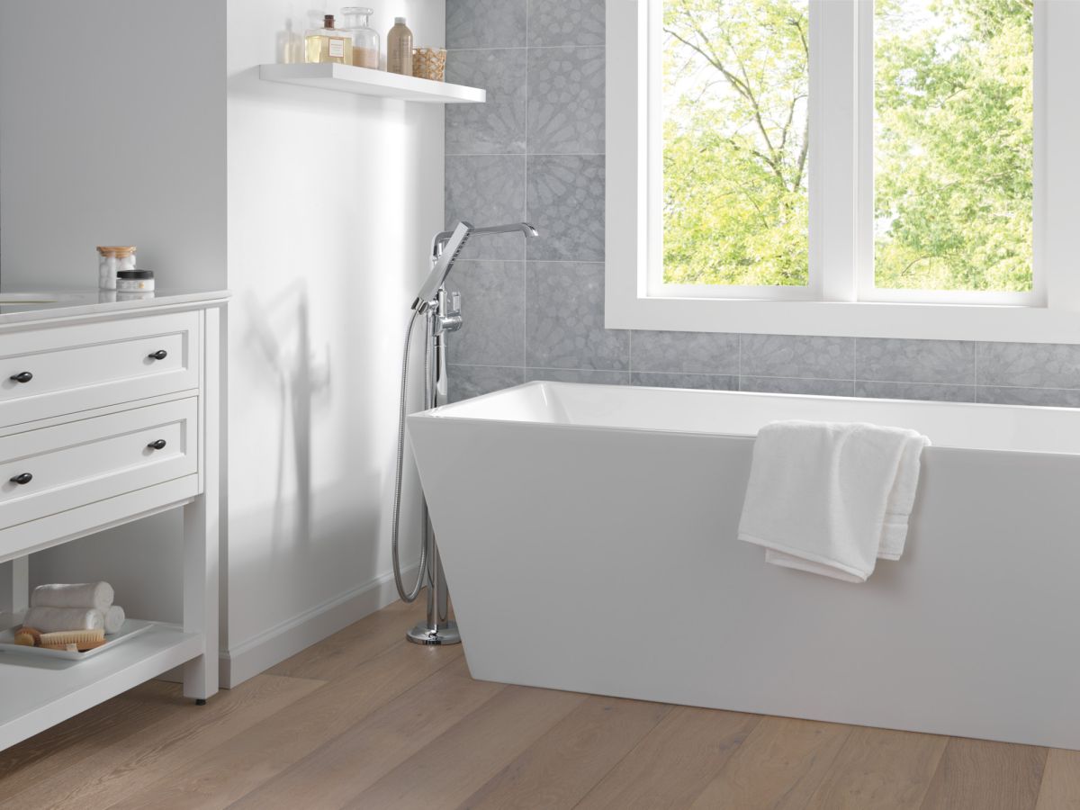 DELTA Tetra Floor Mount Tub Filler Trim — Lumicoat® Chrome